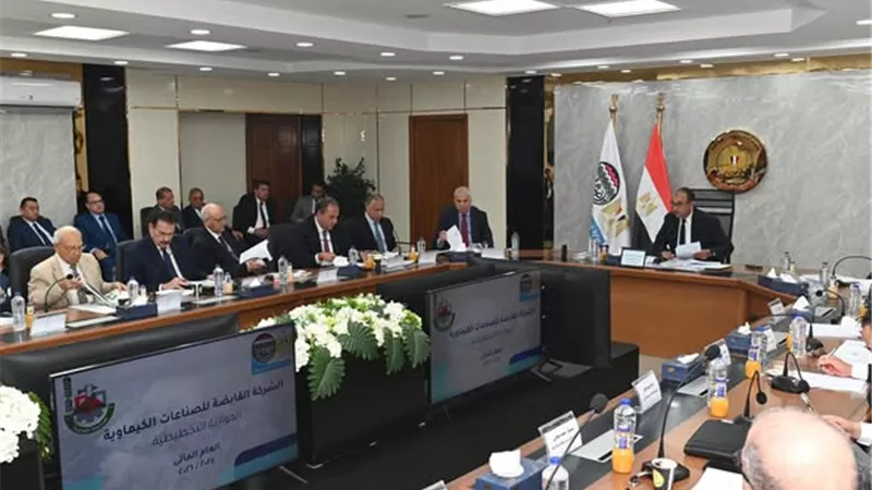 شيمي: مشروعات توسعية جديدة وشراكات مع القطاع الخاص لتوطين الصناعات