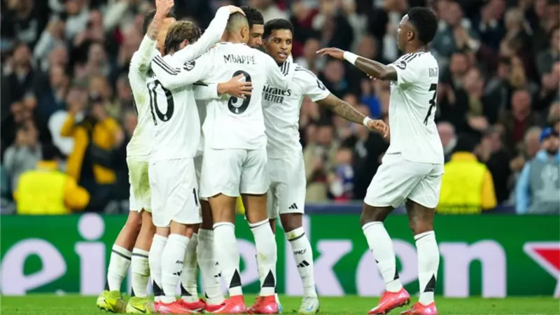 مانشستر يونايتد ينافس باريس سان جيرمان علي ضم مهاجم ريال مدريد