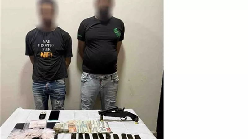 الفيديو كشفهما .. ضبط شخصين يتاجران فى المخدرات بالقليوبية