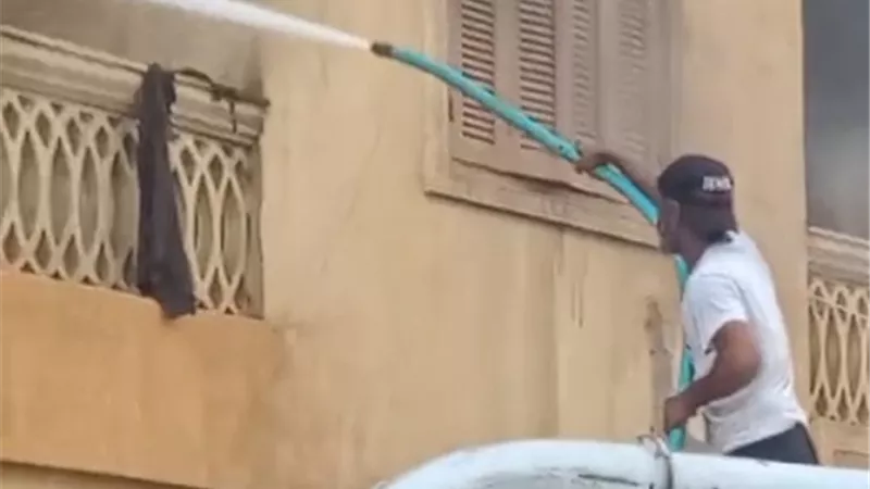 شركة مياه مطروح تتدخل لإخماد حريق في منطقة زاهر جلال