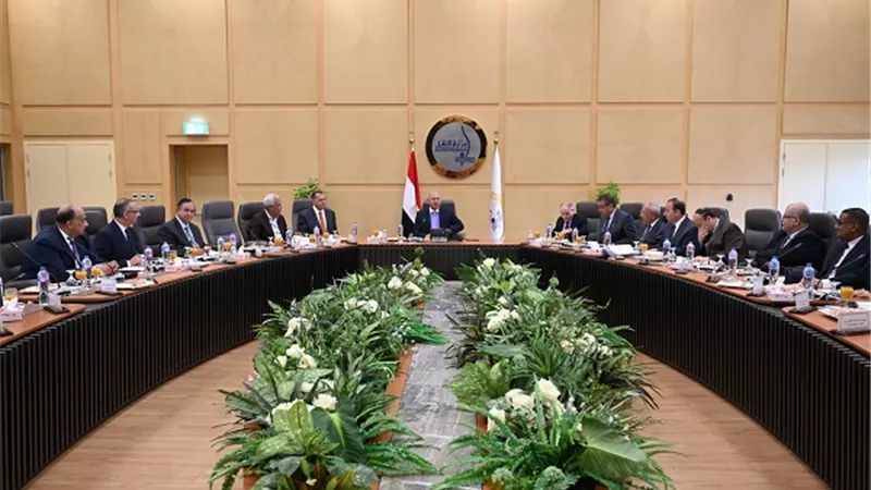 كامل الوزير يترأس الجمعية العامة العادية للشركة القابضة للنقل