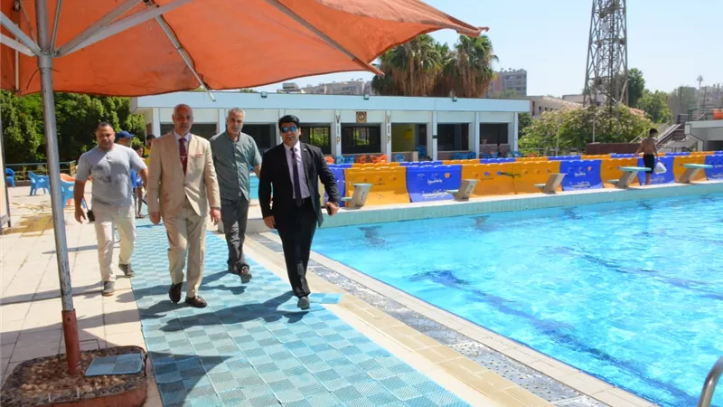 نائب رئيس جامعة أسيوط يتفقد أعمال تطوير منشآت القرية الأوليمبية