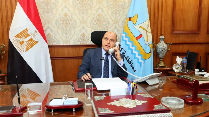 عبد المعطى يهنئ أوائل الدبلومات الفنية على مستوى الجمهورية