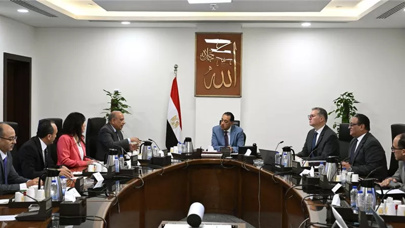 الحكومة: لا انقطاع للكهرباء.. واستثمارات أكبر في الطاقة المتجددة