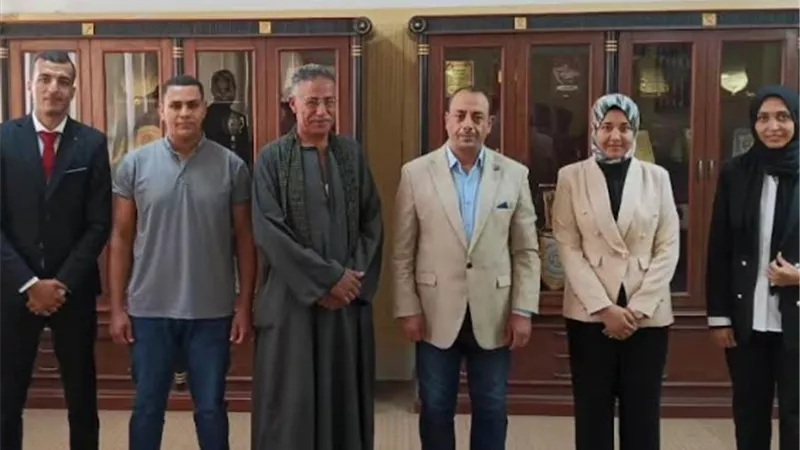 عميد 