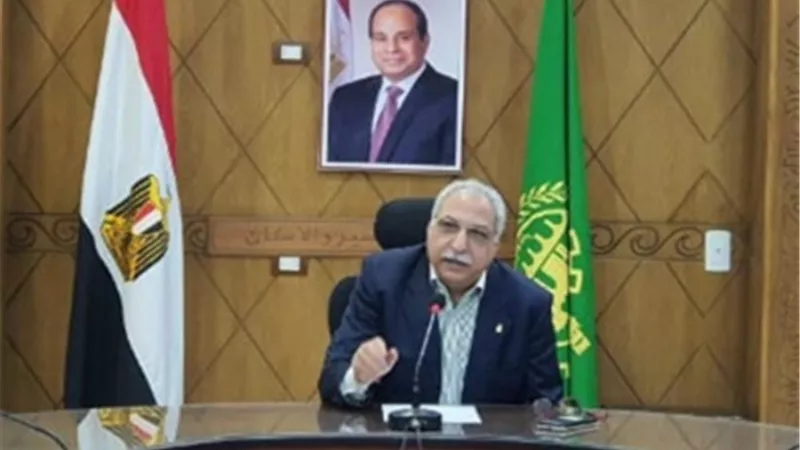 مدير تعليم القليوبية يهنئ أوائل الدبلومات الفنية بالمحافظة