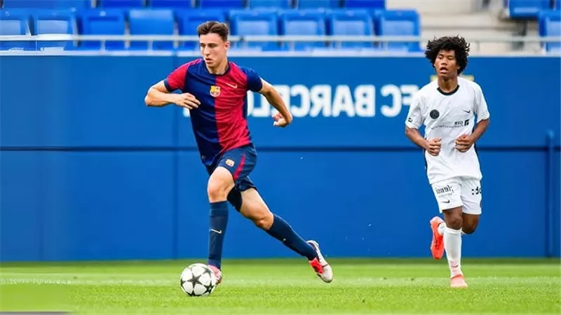 فيورنتينا يحسم التعاقد مع مدافع برشلونة