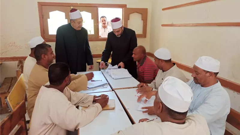 قيادات قطاع المعاهد الأزهرية يتفقَّدون تصحيح الشهادة الثانوية