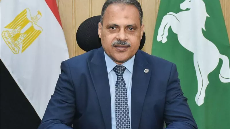 محافظ الشرقية يُهنئ أوائل شهادات الدبلومات الفنية