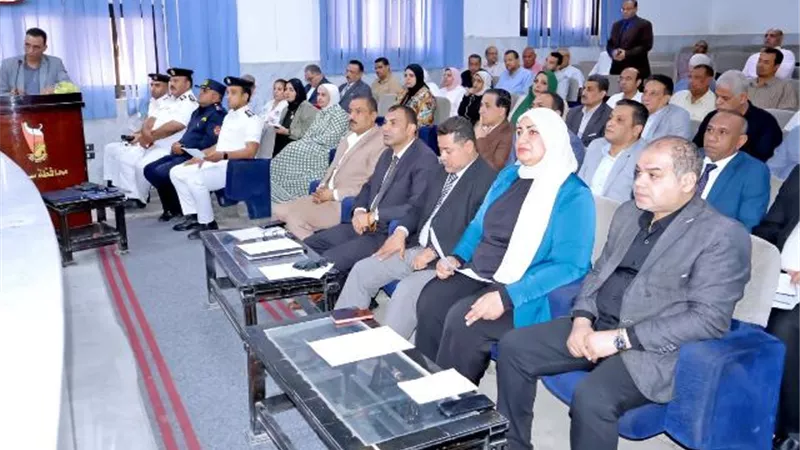 محافظ سوهاج يناقش ملفات التقنين والتصالح وحياة كريمة