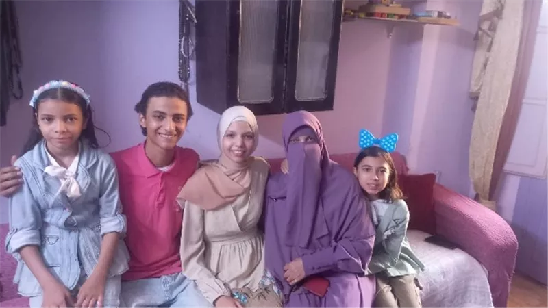 آلاء بنت سوهاج الأولى على الدبلومات الفنية 