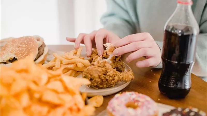 أطعمة تضر صحتك يجب الحذر منها