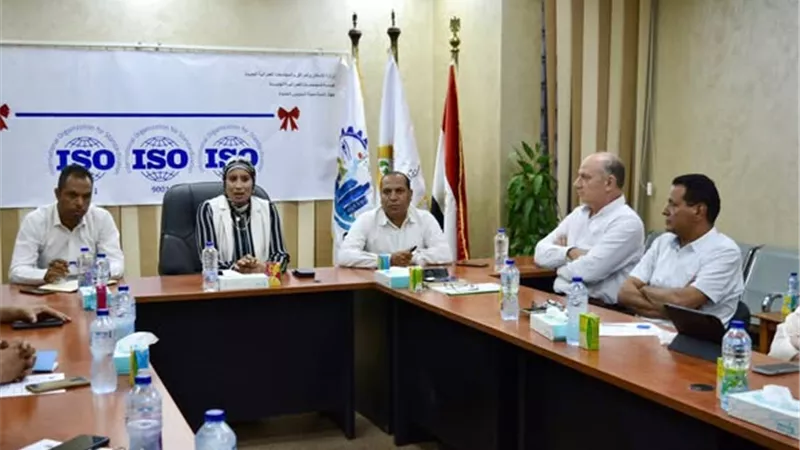 مسؤولو 