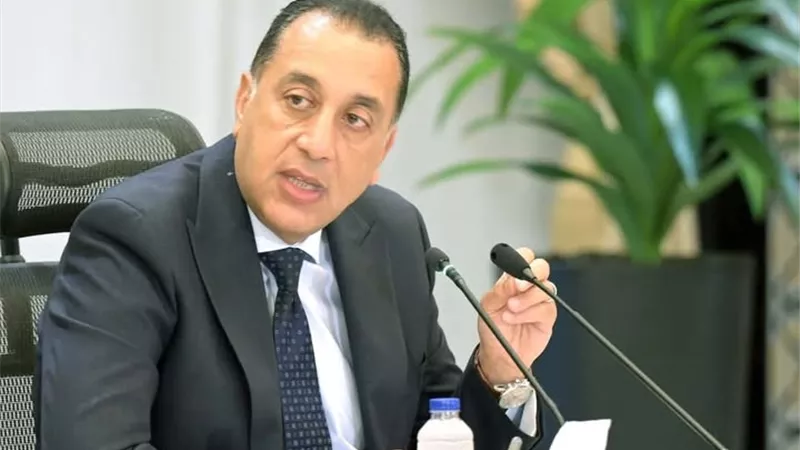 رئيس الوزراء يتفقد مشروعات تنموية وخدمية بالإسكندرية