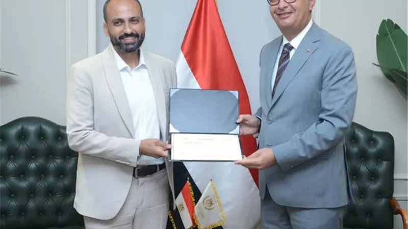 وزير التموين يكرّم صاحب أفضل فكرة لتتبع السلع عبر 