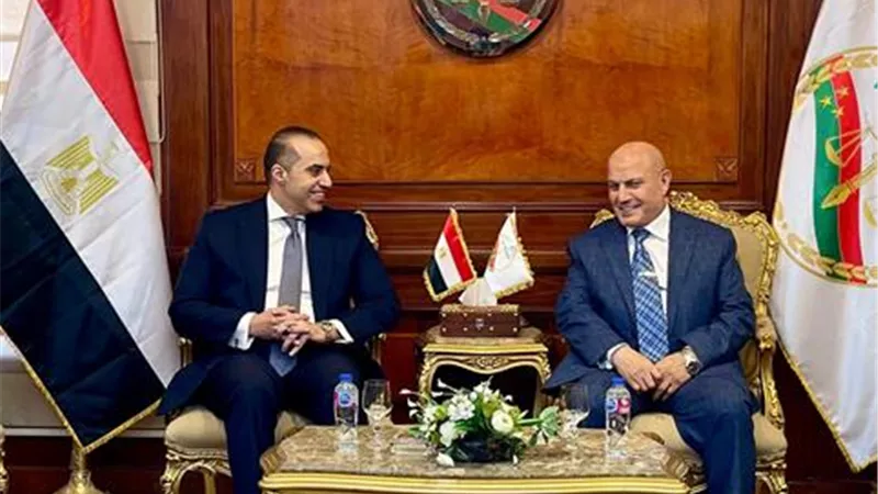 رئيس النيابة الإدارية يهنئ وزير الشئون النيابية والقانونية بمنصبه