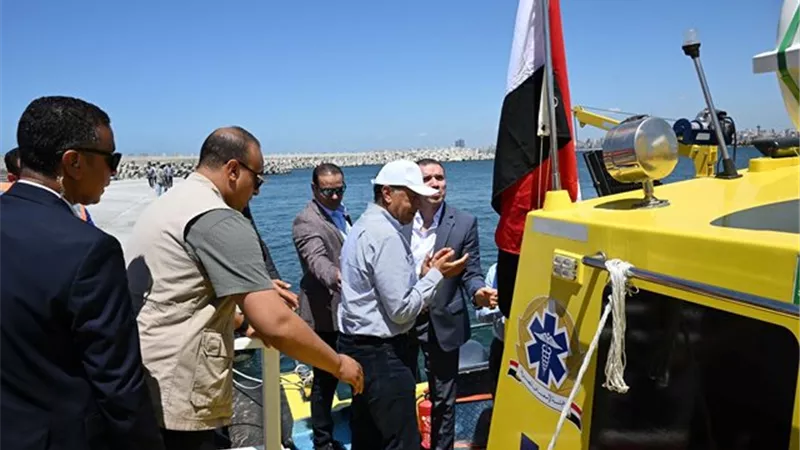 رئيس الوزراء يشهد دخول أول لنش إسعاف بحري الخدمة بالإسكندرية