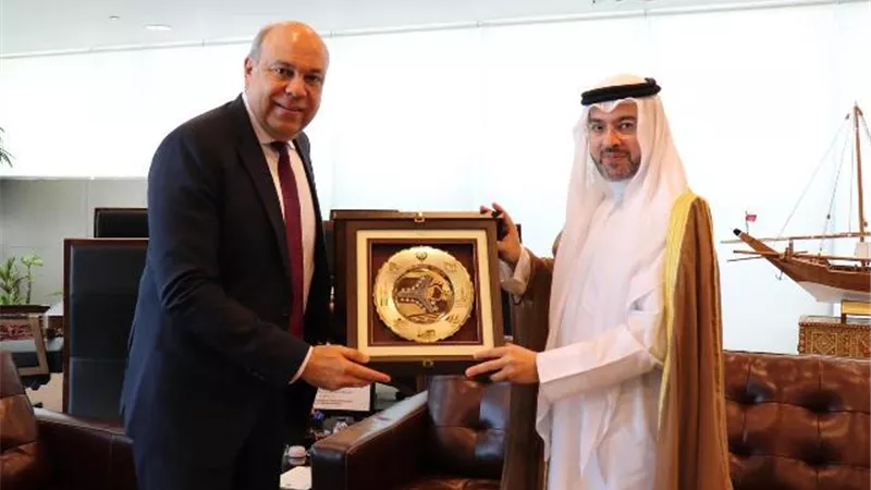 الحفني يبحث مع رئيس الإدارة العامة للطيران الكويتي تعزيز التعاون