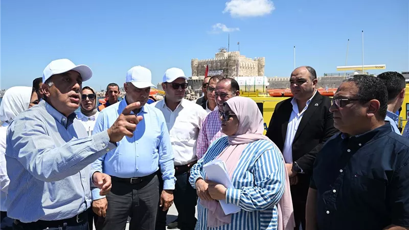 رئيس الوزراء يتفقد أعمال مشروع حماية الشواطئ بالاسكندرية