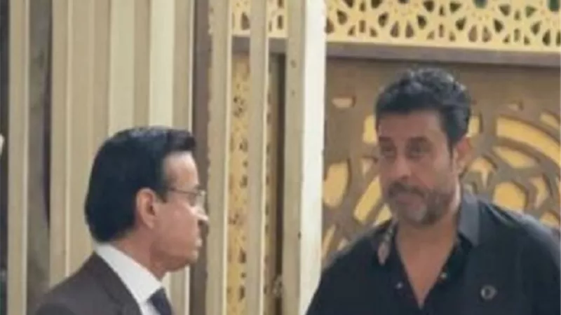 انهيار وبكاء حلمى عبد الباقى فى عزاء محمد عواد.. صور