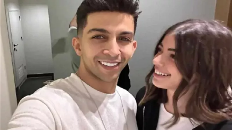 ليلى أحمد زاهر تدعم زوجها والسبب 
