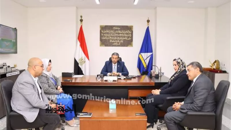 محافظ دمياط يبحث التنسيق بين الجهات المقدمة للخدمات الطبية