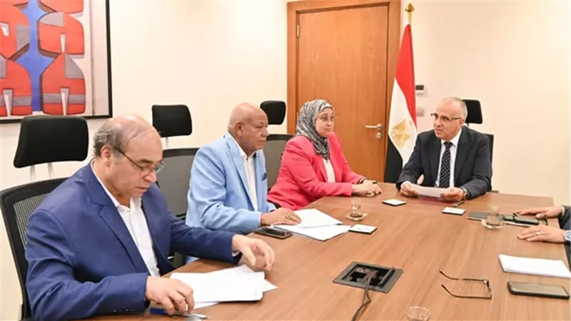 وزير الري يبحث الطلبات المقدمة من أعضاء مجلس النواب