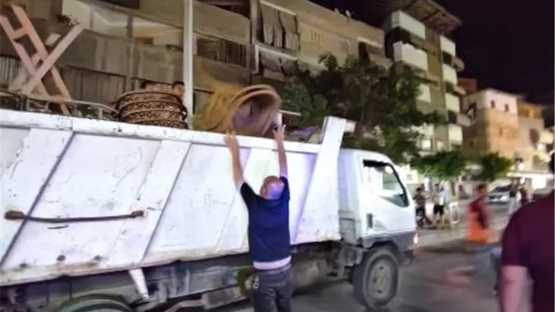 حملة لرفع الإشغالات بأحياء مدينة دمياط