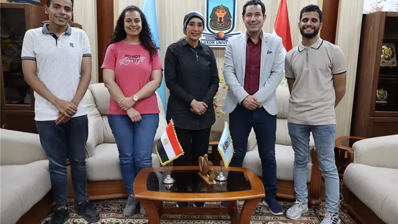 رئيس جامعة الأقصر تشيد بدور طلاب 