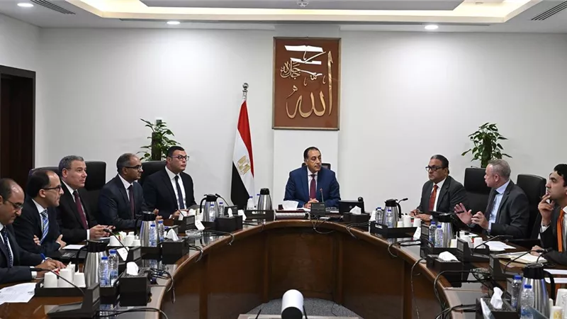 مدبولى يتابع إجراءات تنفيذ الخطة الاستراتيجية لتحلية مياه البحر