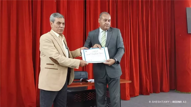 وكيل وزارة الشباب والرياضة يكرم مدير تحرير المساء وبوابة الجمهورية