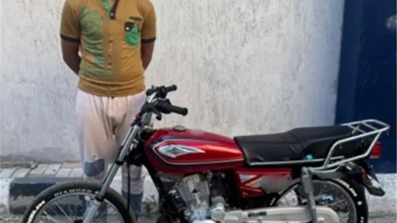 ضبط ميكانيكي استعرض بدراجته النارية بالإسكندرية .. فيديو