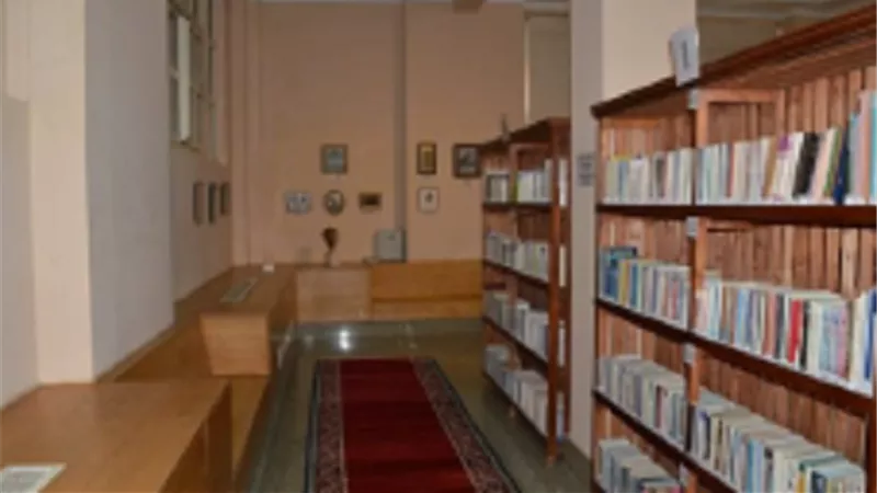 وزارة السياحة تفتتح مكتبة متحف المركبات الملكية ببولاق