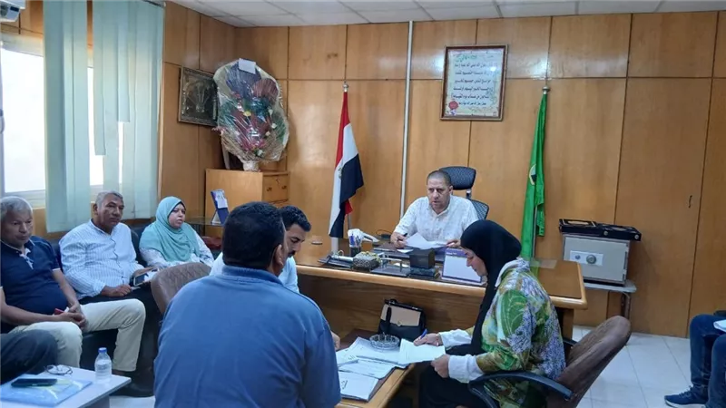نائب محافظ الفيوم يعقد لقاءً لخدمة المواطنين بقرية الناصرية