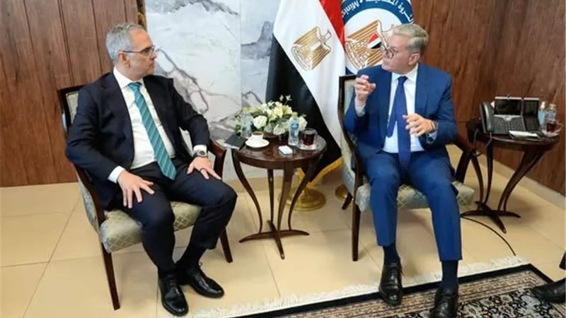 وزير البترول يبحث مع 
