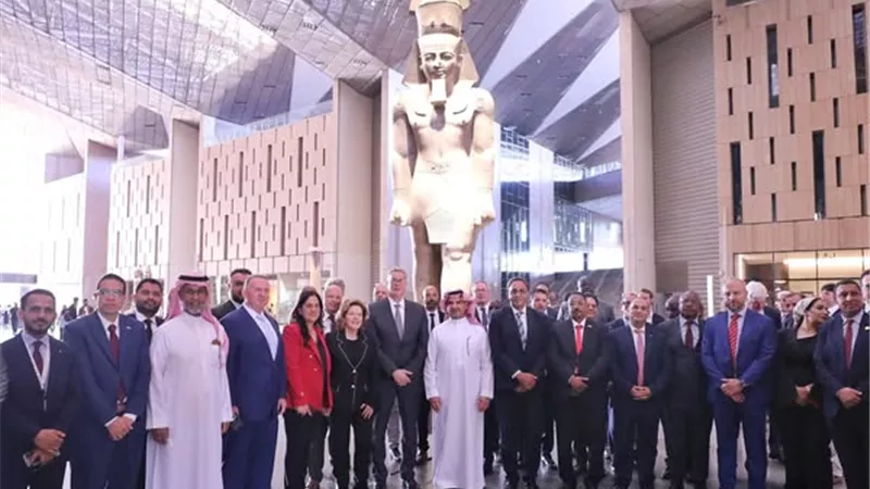 وزير البترول يقود جولة لكبار الضيوف في المتحف المصري الكبير