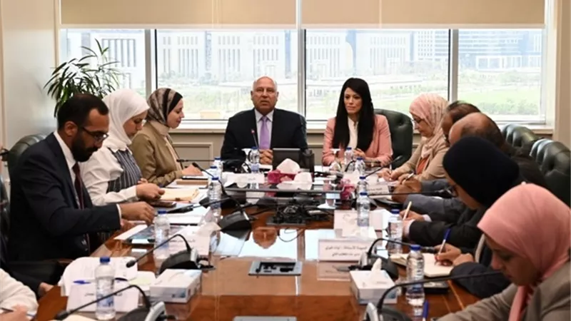 الوزير: تشكيل لجنة فنية مشتركة من الصناعة والتخطيط لتنفيذ المشروعات