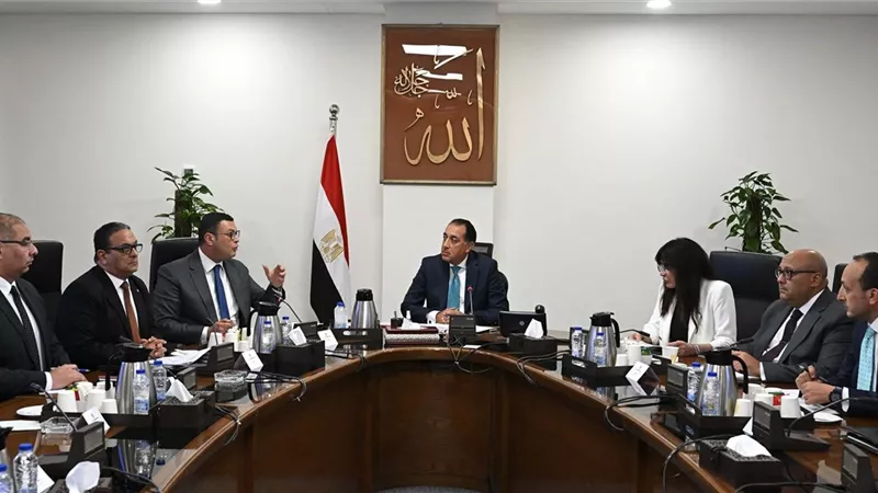 مدبولي يتابع تسليم الوحدات السكنية للموظفين المنتقلين للعاصمة الإدارية