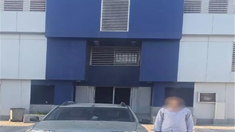 حقيقة ادعاءات شخص بسحب رجل شرطة لتراخيص سيارته بدون وجه حق بمطروح