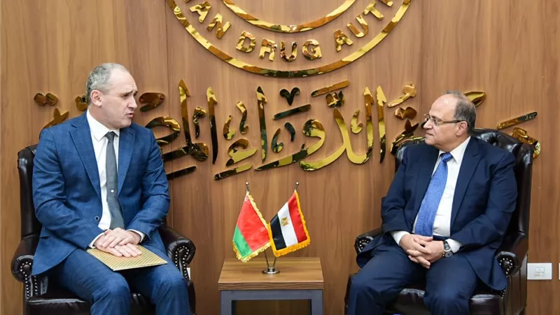 رئيس هيئة الدواء يستقبل سفير بيلاروسيا لبحث فرص التعاون الدوائي