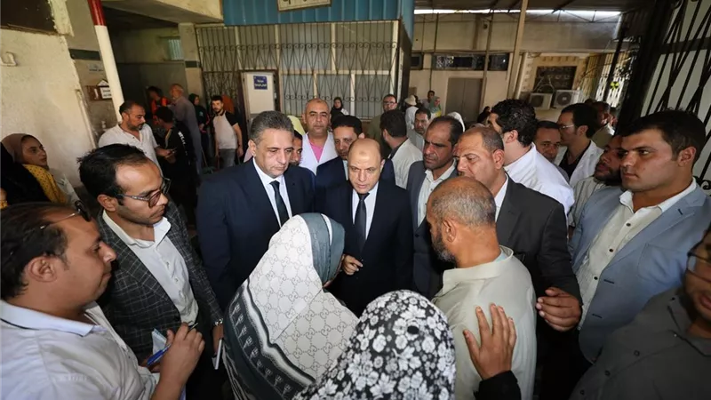 عبدالمعطى يفاجئ المستشفى العام للاطمئنان على مستوى الخدمات الصحية