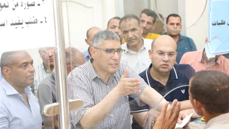 محافظ الجيزة يتفقد المركز التكنولوجي لخدمة المواطنين بالصف