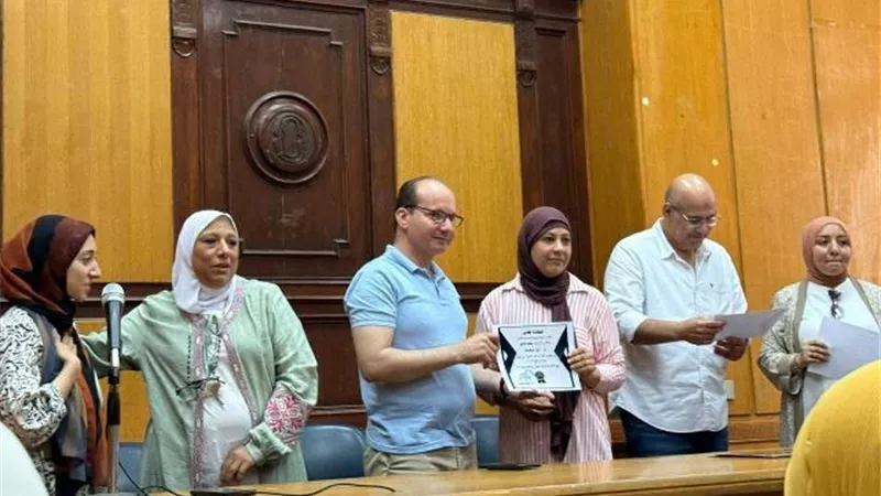 أسباب تكريم مديرة الصحة بالقاهرة للمنطقة الطبية فى مدينة الشروق.. صور