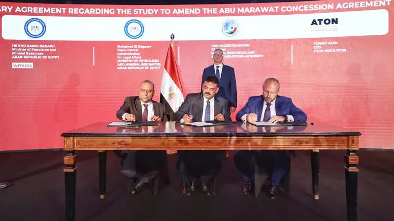 وزير البترول يشهد توقيع تعديل اتفاقية التزام أبو مروات