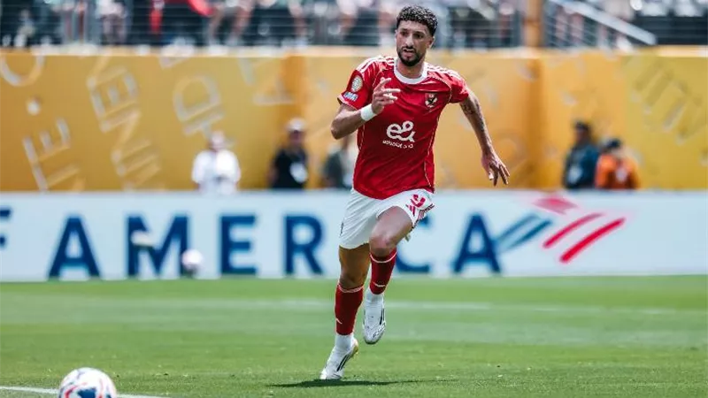 محمد يوسف يكشف حقيقة رحيل وسام أبو علي عن صفوف الأهلي لأمريكا