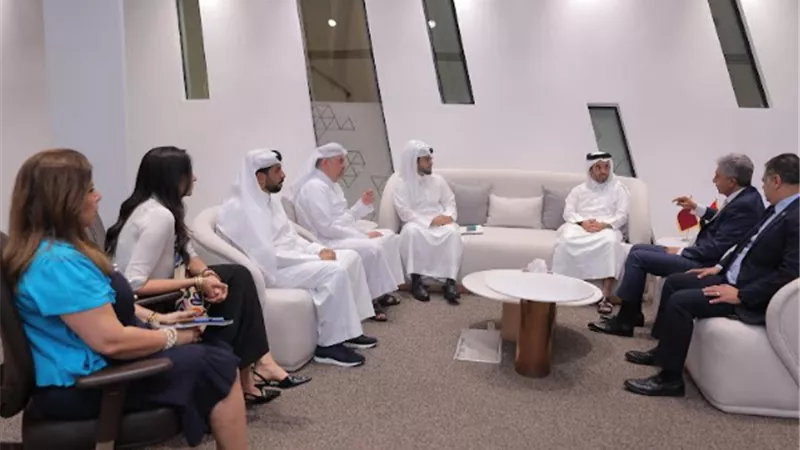 فتحي يبحث مع هيئة قطر للسياحة سبل تعزيز التعاون السياحي