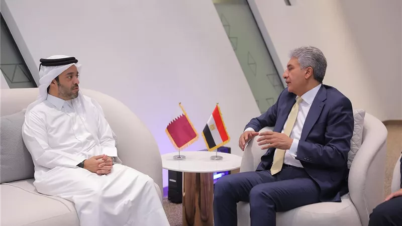 وزير السياحة يستقبل رئيس هيئة قطر للسياحة لبحث سبل تعزيز التعاون