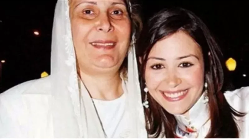 وفاة الفنانة زيزي مصطفي والدة منة شلبي .. التفاصيل الكاملة