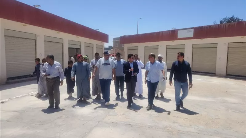 نائب محافظ مطروح يتفقد أعمال النظافة والأسواق بمدينة الضبعة