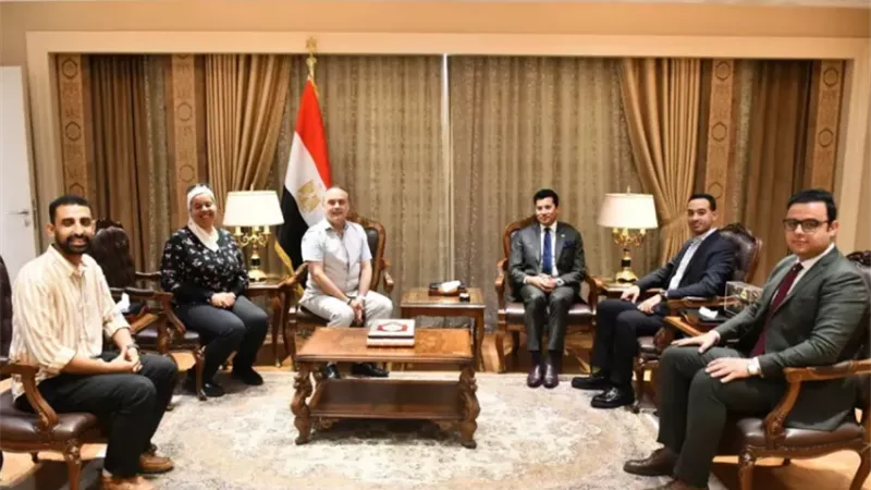 وزير الشباب يلتقي الممثل لصندوق الأمم المتحدة للسكان في مصر